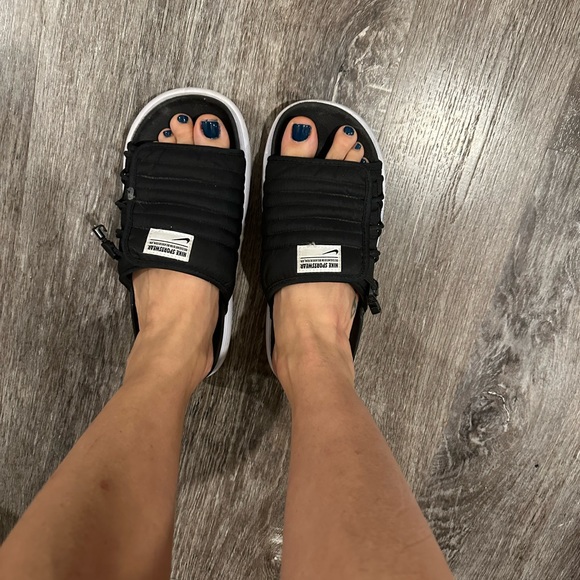 Nike Asuna 2
Men's Slides (women size 9) - Picture 3 of 7